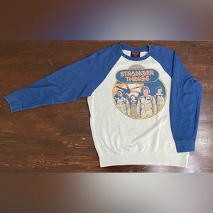 Hawkins Stranger Things Netflix creme & blue crewneck